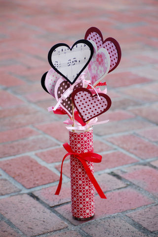 Craft Ideas  Toilet Paper Rolls on Toilet Paper Roll Bouquet Valentine S Day Centerpiece   See An Image