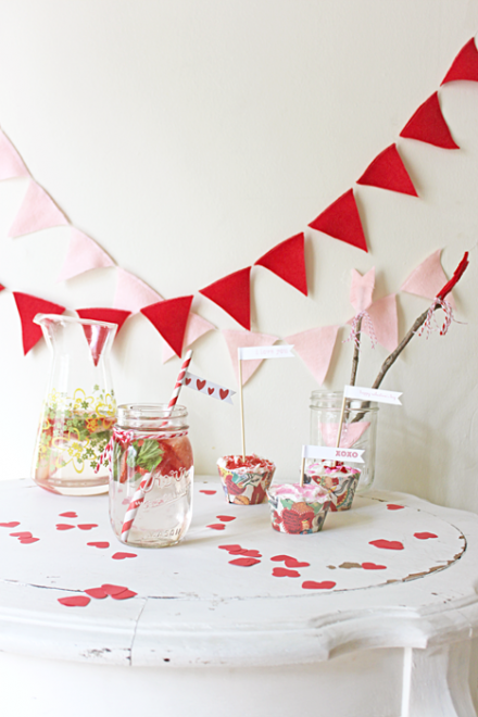 free Valentine's Day Straw Flags from lara's Vintage