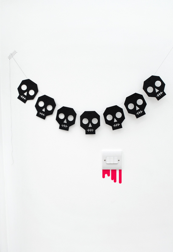 skull-bunting