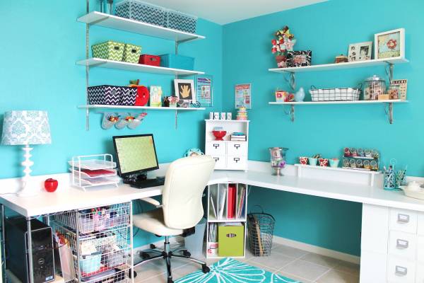 beautiful-and-fun-turquoise-craft-room-1